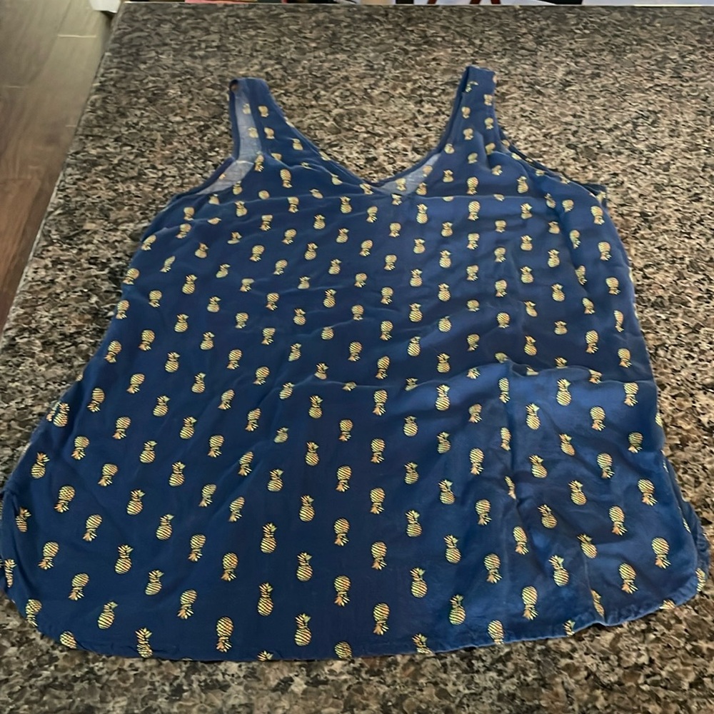 Gap pineapple tank!
